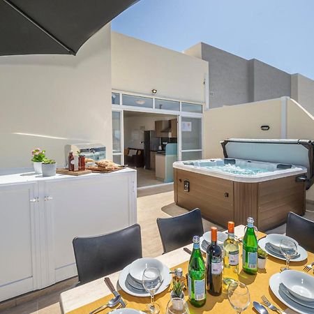 Summer Breeze Penthouse With Private Hot Tub & Terrace With Panoramic Views, By Getawaysmalta Mellieha Bagian luar foto