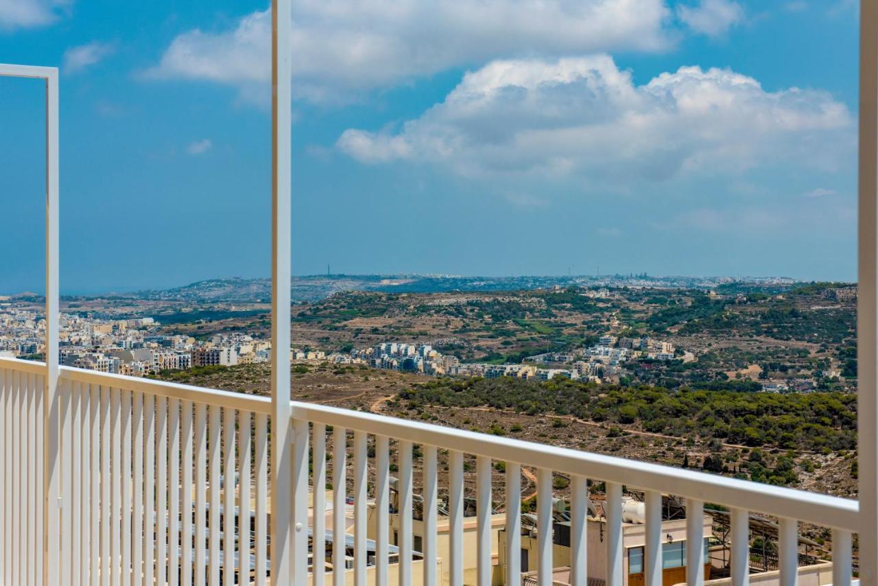 Summer Breeze Penthouse With Private Hot Tub & Terrace With Panoramic Views, By Getawaysmalta Mellieha Bagian luar foto