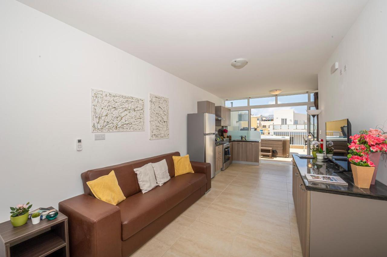 Summer Breeze Penthouse With Private Hot Tub & Terrace With Panoramic Views, By Getawaysmalta Mellieha Bagian luar foto