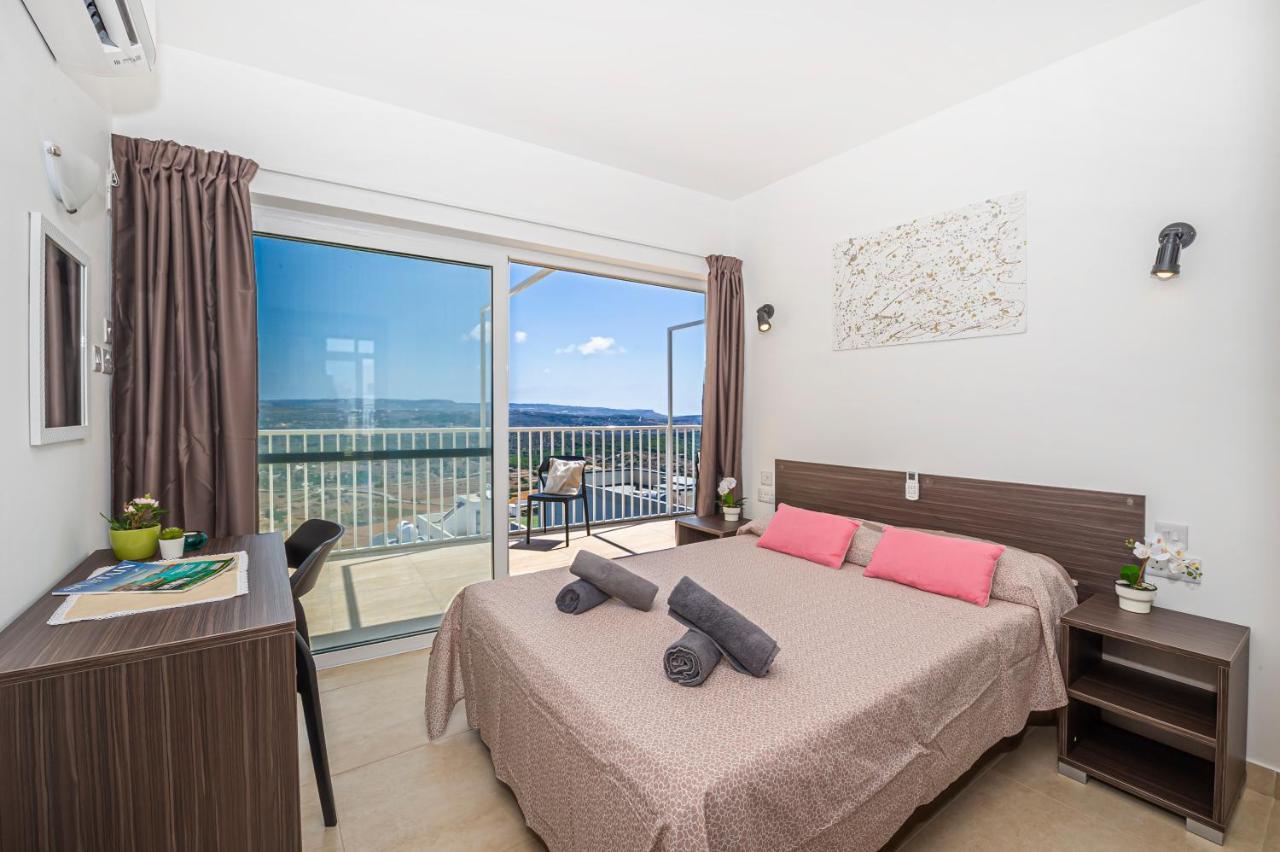 Summer Breeze Penthouse With Private Hot Tub & Terrace With Panoramic Views, By Getawaysmalta Mellieha Bagian luar foto