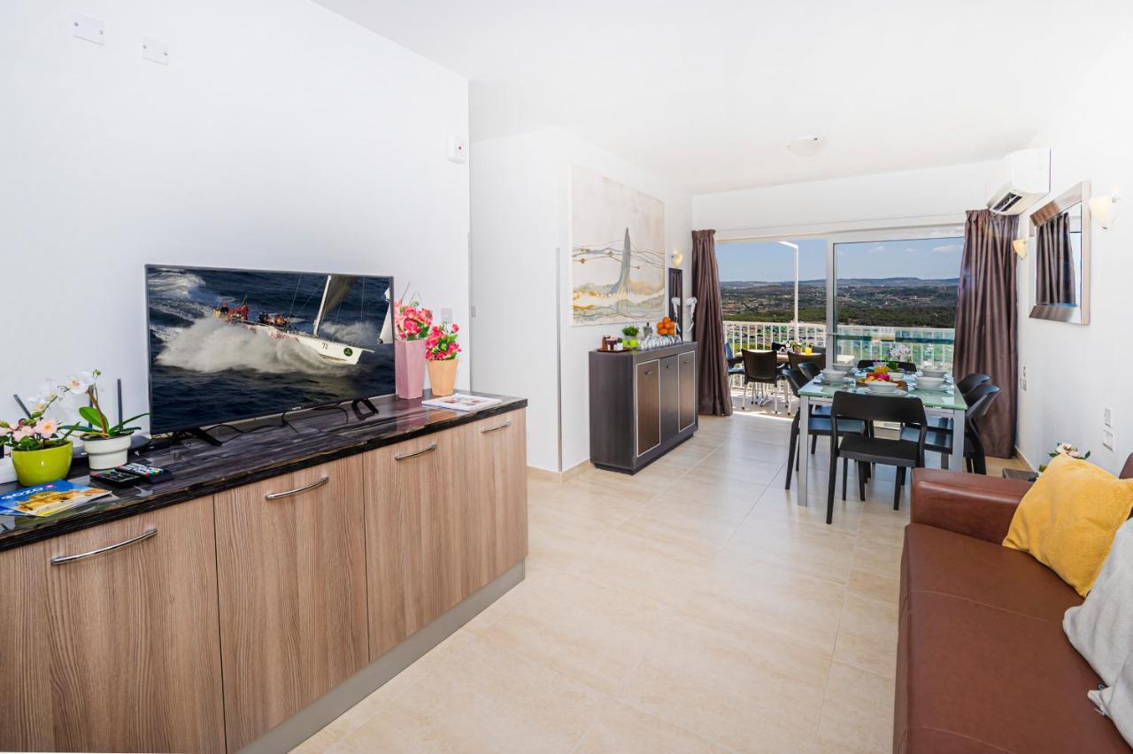Summer Breeze Penthouse With Private Hot Tub & Terrace With Panoramic Views, By Getawaysmalta Mellieha Bagian luar foto