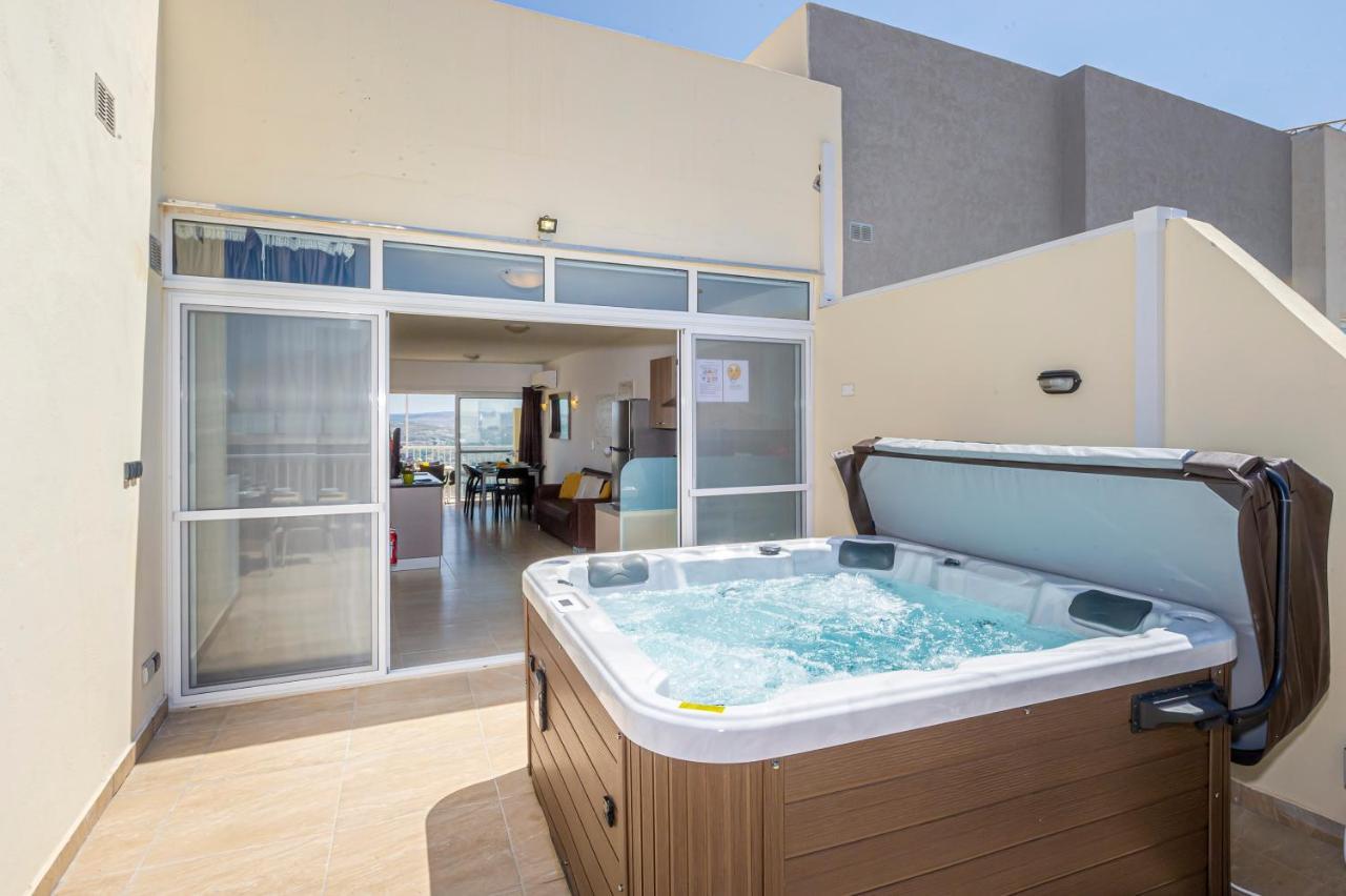 Summer Breeze Penthouse With Private Hot Tub & Terrace With Panoramic Views, By Getawaysmalta Mellieha Bagian luar foto