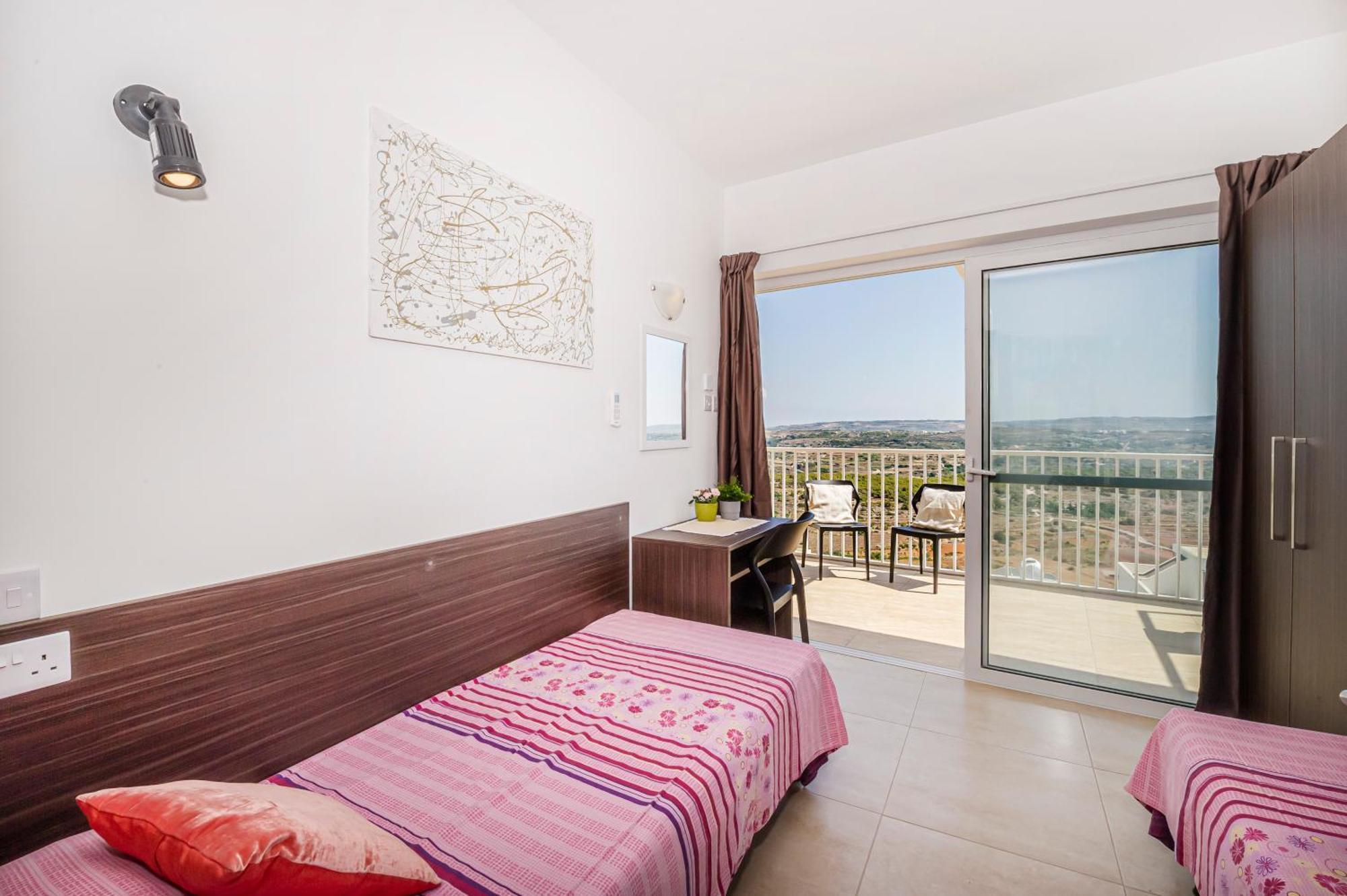 Summer Breeze Penthouse With Private Hot Tub & Terrace With Panoramic Views, By Getawaysmalta Mellieha Bagian luar foto