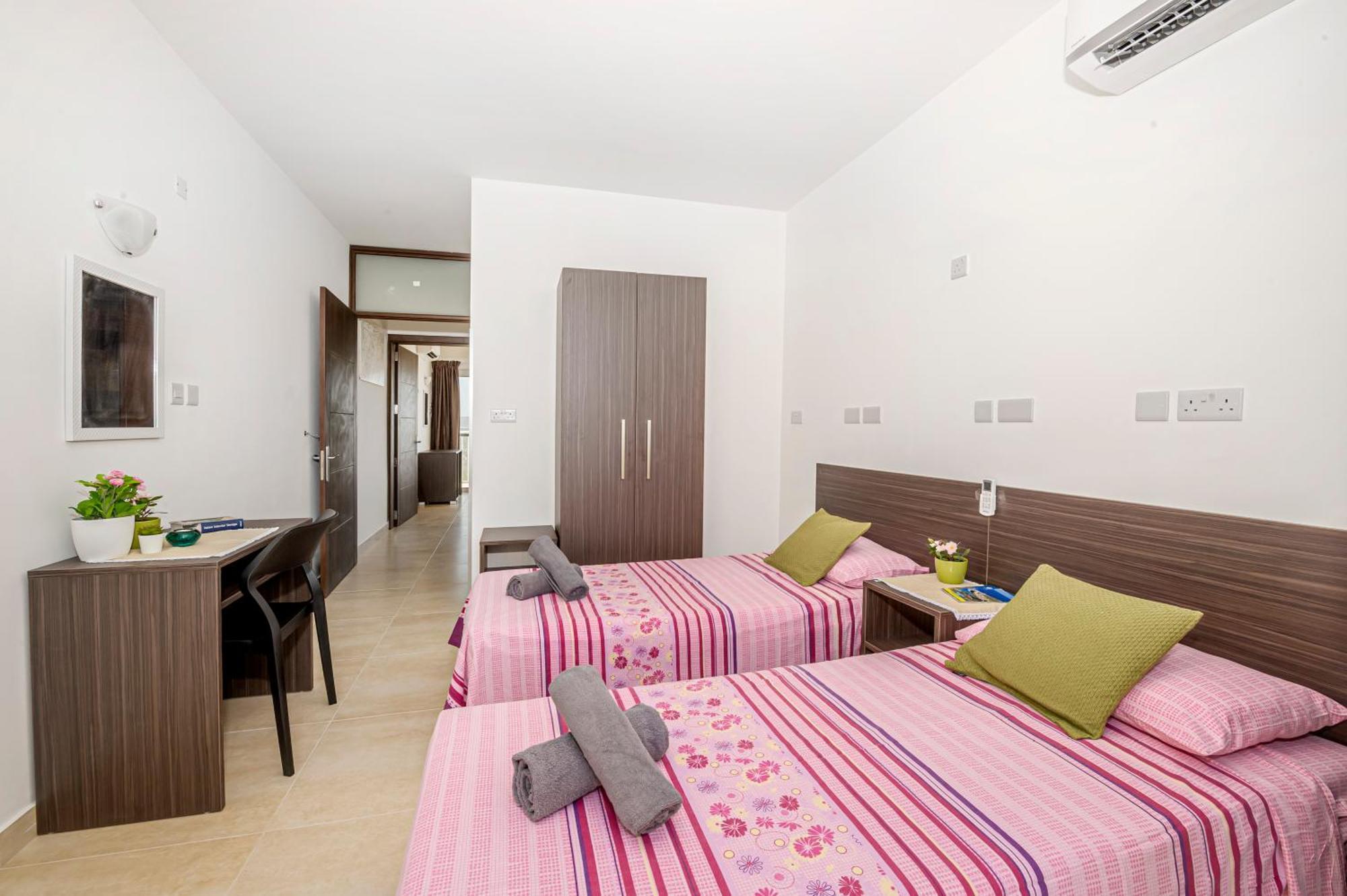 Summer Breeze Penthouse With Private Hot Tub & Terrace With Panoramic Views, By Getawaysmalta Mellieha Bagian luar foto
